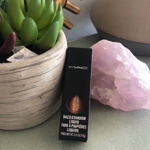 MAC dazzleshadow liquid New